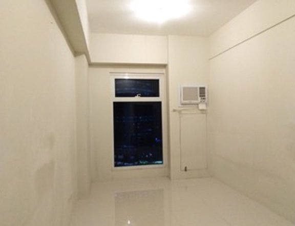 Semi Furnished Studio Unit for Rent in The Currency Pasig