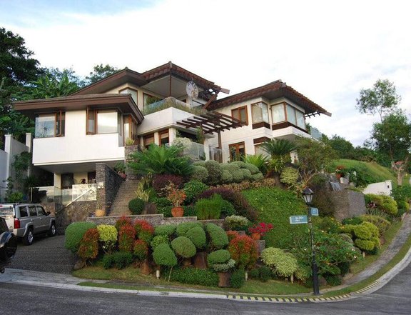 Corner lot House for Sale in Ayala Greenfield Estates Calamba Laguna