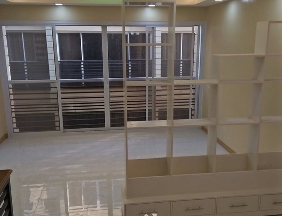 4BR Townhouse Mandaluyong  l  For Sale