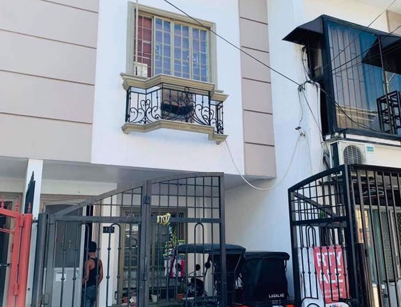 OLD TOWNHOUSE FOR SALE IN GEMINI ST., SUNVALLEY, PARANAQUE