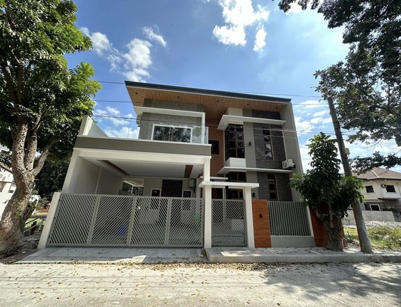 4-bedroom Single Detached House For Sale in Hacienda Royal Angeles Pampanga