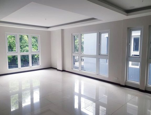 4BR Townhouse for Sale Heroes Hill, Quezon City