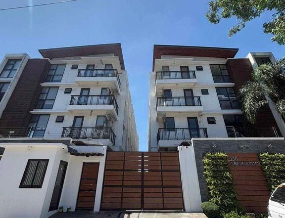 Foreclosed 5-bedroom Townhouse For Sale in T. Bernardo Mandaluyong