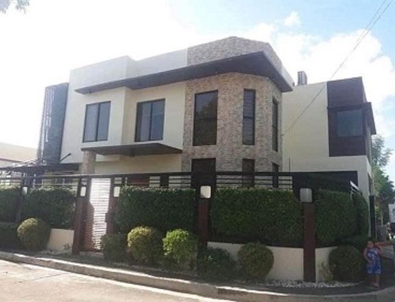 Corner lot House for Sale in Pallas Athena Exec Village Aguinaldo Highway Imus Cavite