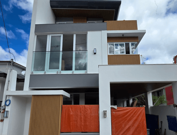 3 storey House and Lot for sale in Filinvest Commonwealth, Quezon City