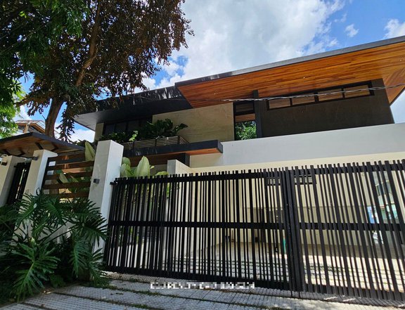 5 Bedroom New House and Lot in Ayala Heights Quezon City