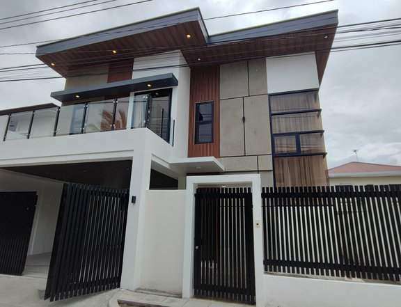 FOR SALE BRAND NEW SEMI FURNISHED SLEEK AND CHIC MODERN HOME IN ANGELES NEAR CLARK