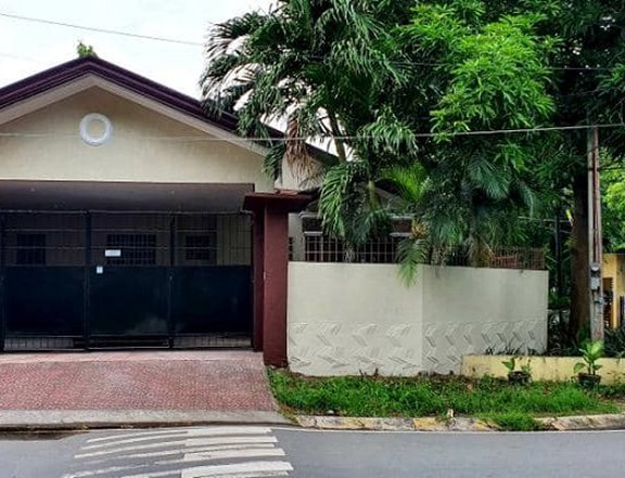 FOR LEASE: 3 Bedrooms Bungalow House in BF Homes Las Pinas City