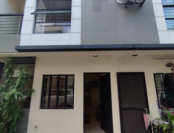 Townhouse For sale in Congressional Village Quezon City PH2850