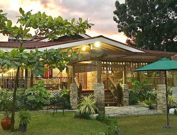 FOR SALE CLASSIC SPANISH FILIPINO HOUSE WITH EXPANSIVE LOT IN PAMPANGA