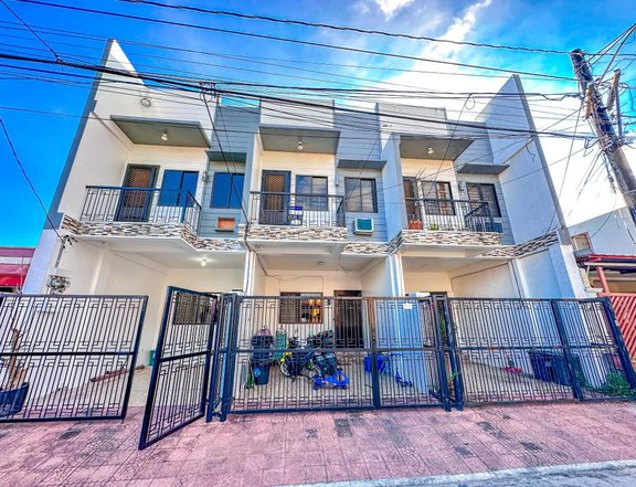 Pre-owned Townhouse in For Sale in Camella 1 Talon Dos Las Pinas City