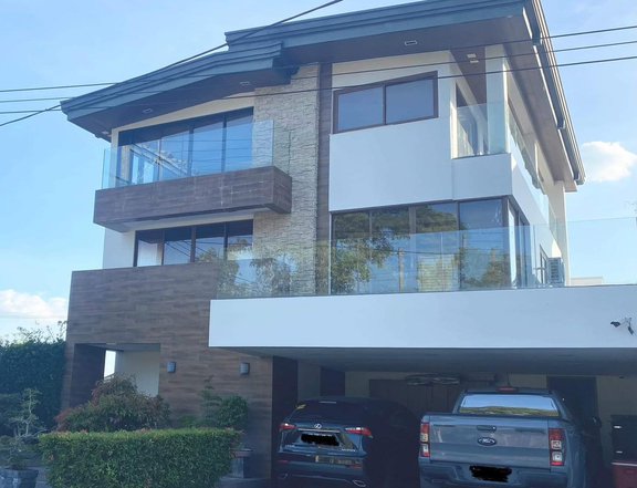 FOR SALE THREE STOREY CONTEMPORARY HOME IN ANGELES CITY