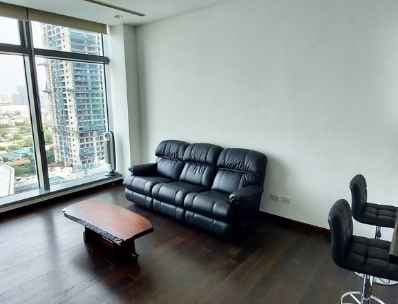 Huge Luxury Studio Unit For Sale at Trump Tower Makati