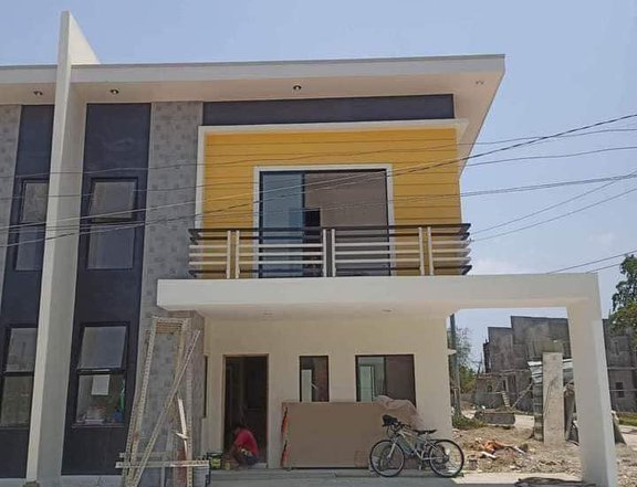 Cebu9.8M 2 Storey Duplex House and Lot for SALE in Breeza Lapu2x