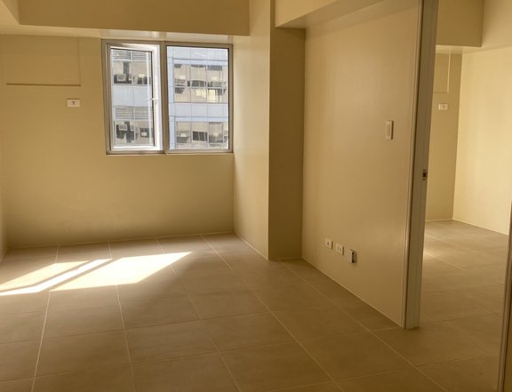 Parking and 1 Bedroom Unit for Rent near Uptown Mall, St. Luke