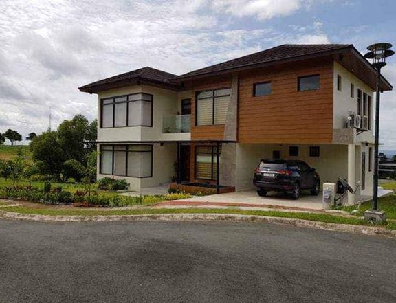 4BR House For Sale in Tagaytay Highlands