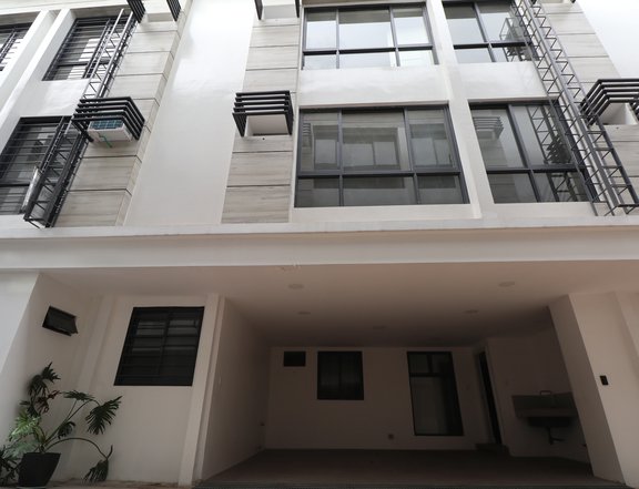 3 Storey Townhouse For Sale in Congressional QC PH2563