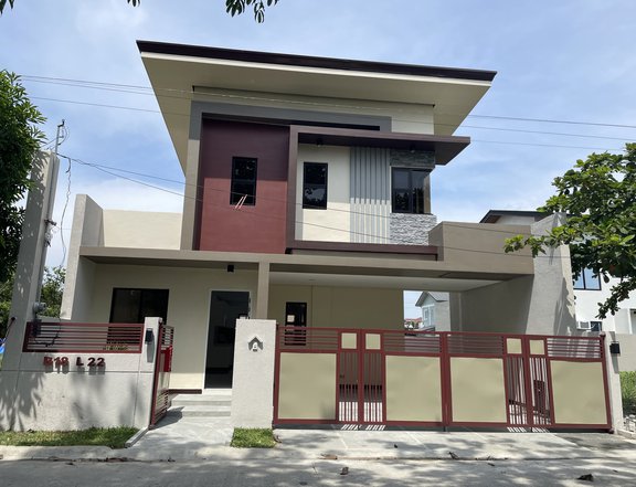 4-bedroom Single Detached House For Sale in Imus Cavite