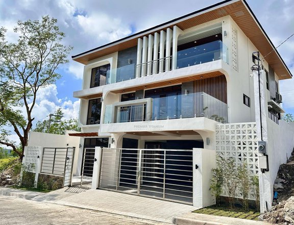 5-BR Luxury House and Lot For SALE at SPLENDIDO 1 in Laurel Batangas