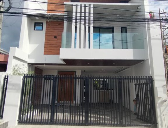 3-bedroom Single Detached House For Sale in BF Resort Village Las Pinas