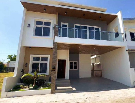 5-bedroom Elegant House For Sale in Enclave Subd. Angeles Pampanga near Clark