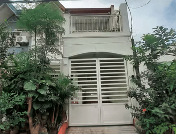 House and Lot For Sale in Manuela Las Pinas