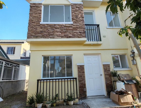 Single Attached Greenwoods Dasma near Tagaytay, Villar City