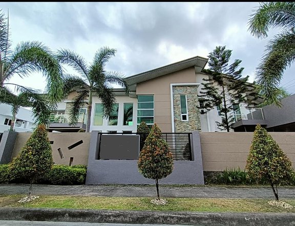 6-bedroom Single Detached House For Sale in  Pulu Amsic Subd. Angeles Pampanga near Clark