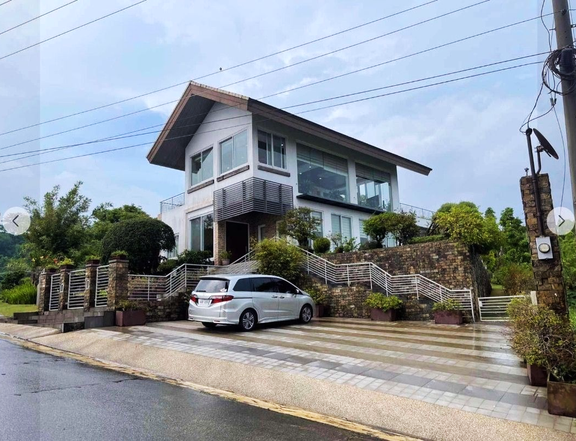 Fully Furnished House for Sale in Splendido Tagaytay.