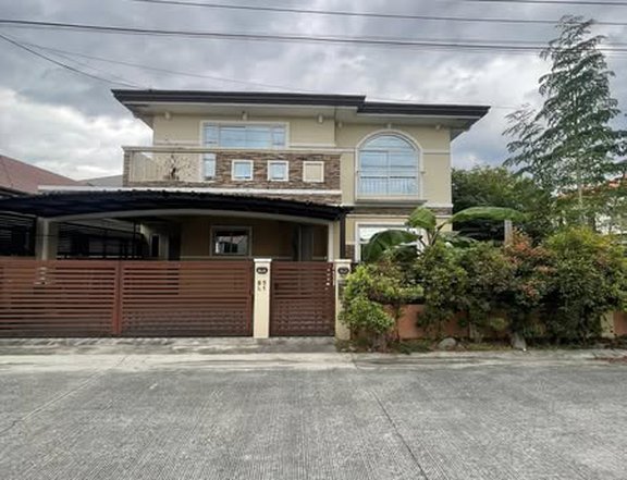 FOR SALE CORNER HOUSE AND LOT IMPROVED UNIT IN ANGELES CITY NEAR MARQUEE MALL AND NLEX