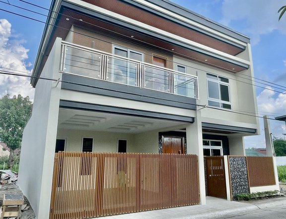 FOR SALE BRAND NEW MODERN CONTEMPORARY TWO STORY HOUSE NEAR MARQUEE