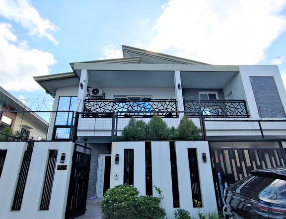 FOR SALE TWO-STOREY MODERN HOUSE IN ANGELES CITY NEAR CLARK