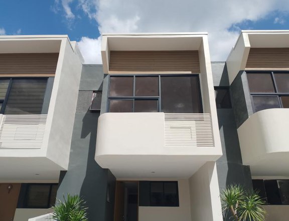Townhouse with 3 Bedrooms and 2 Car Garage in Antipolo PH2858