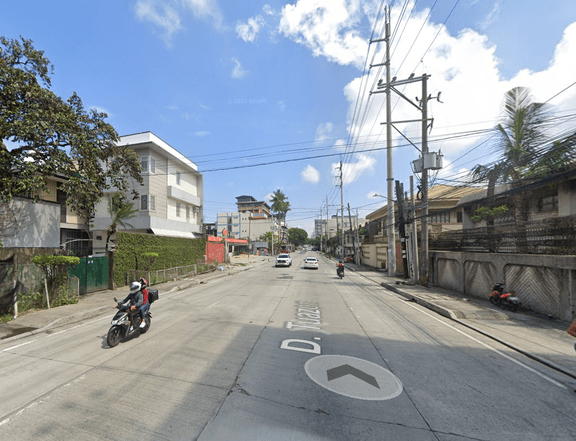 FOR SALE 800 SQ M COMM'L LOT WITH 2 STOREY HOUSE  ALONG D. TUAZON ST NEAR RETIRO ST  SQ.C