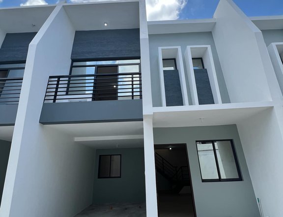 2-bedroom Townhouse For Sale in Quezon City Near Ayala Mall Terraces & SM North - VISTA SOLAIRE