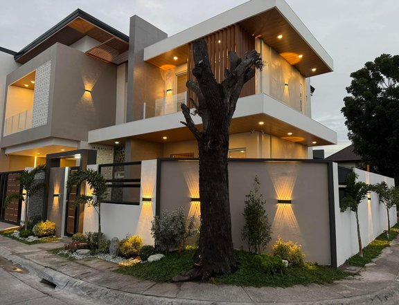 5-bedroom Single Attached House For Sale in Angeles Pampanga