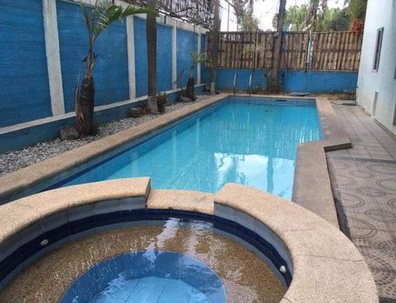 PRE OWNED HOUSE WITH POOL AND WIDE LOT IN ANGELES CITY NEAR CLARK