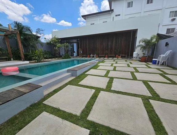 RUSH RUSH RUSH SALE BRAND NEW POOL VILLA FULLY FURNISHED IN ANGELES CITY