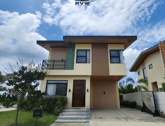 Pre-Owned 5-bedroom Single Detached House For Sale in Lipa Batangas