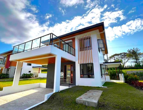 Pre-selling 5-bedroom Single Detached House For Sale in Alabang