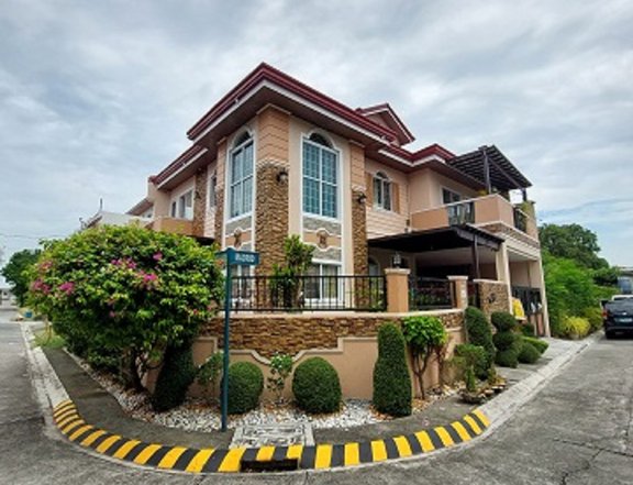 5-Bedroom Corner lot House for Sale in Fortunata Subd Sucat Road Paranaque City