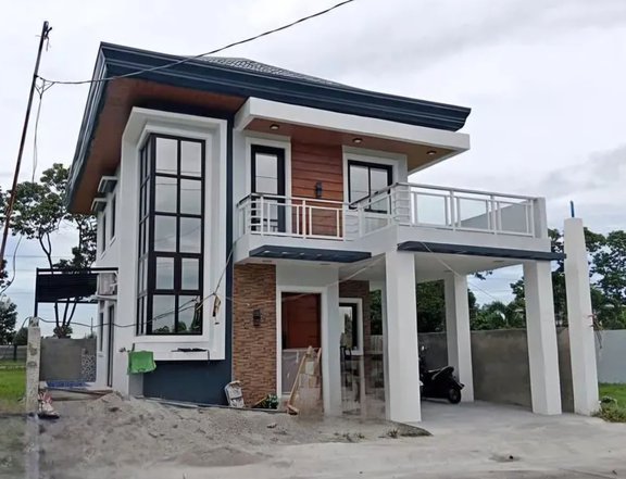 FOR SALE NEWLY BUILT MODERN TWO STOREY HOUSE WITH POOL IN PAMPANGA