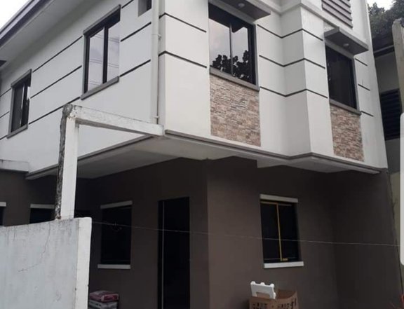 SINGLE ATTACHED HOUSE AND LOT FOR SALE IN AMPARO SUBD., CALOOCAN