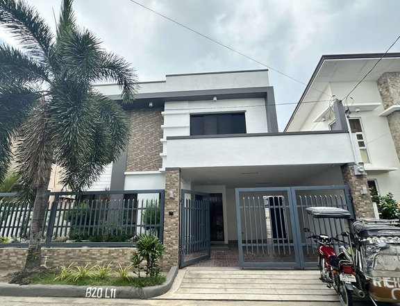 FOR SALE PRE OWNED RENOVATED TWO STOREY HOUSE IN ANGELES CITY NEAR CLARK AND KOREAN TOWN