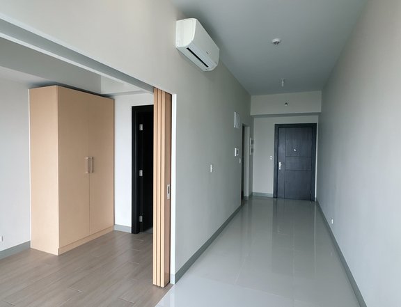 Uptown Parksuites II 1 Bedroom Unit Condominium For Sale in BGC Fort Bonifacio Taguig