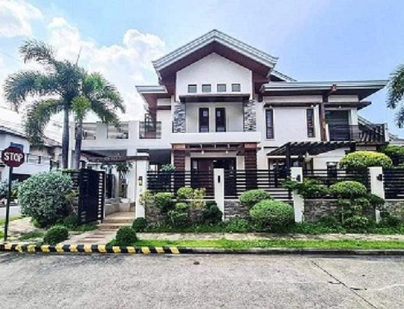 6-Bedroom Corner lot House for Sale in Las Villas de Manila Binan Laguna
