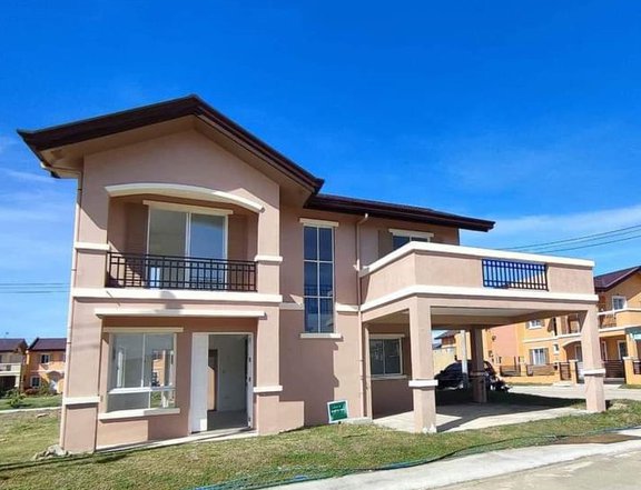 5 Bedrooms House and Lot with Carport and Balcony in Cabuyao, Laguna