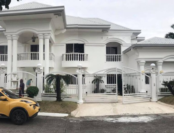 WHITE ROMAN MEDITERRANEAN MANSION IN ANGELES CITY NEAR CLARK