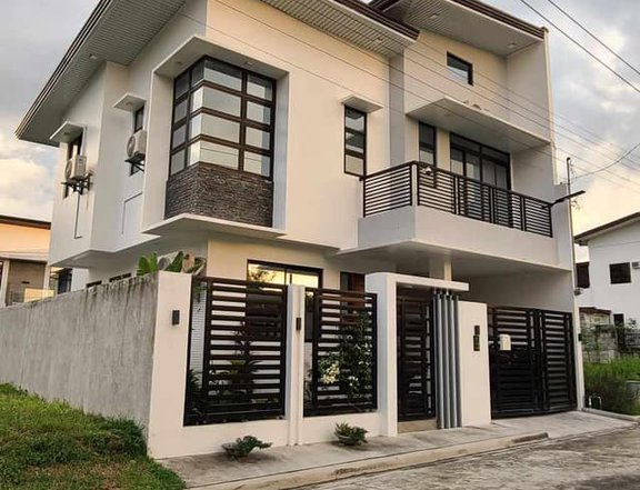 FOR SALE MODERN TWO STOREY HOUSE IN ANGELES CITY NEAR CLARK AND KPREAN TOWN