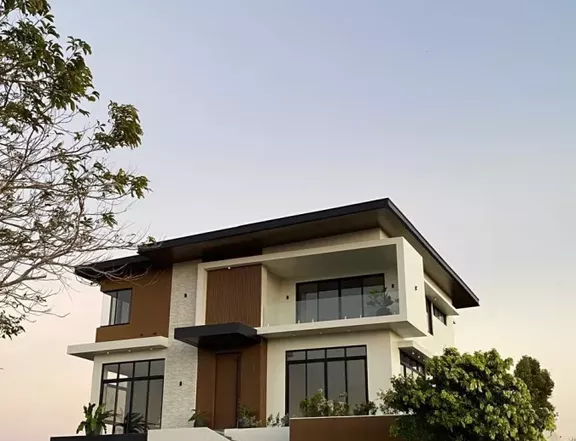 House For Sale in Silang Cavite - Luxury Premium House in Ayala Westgrove